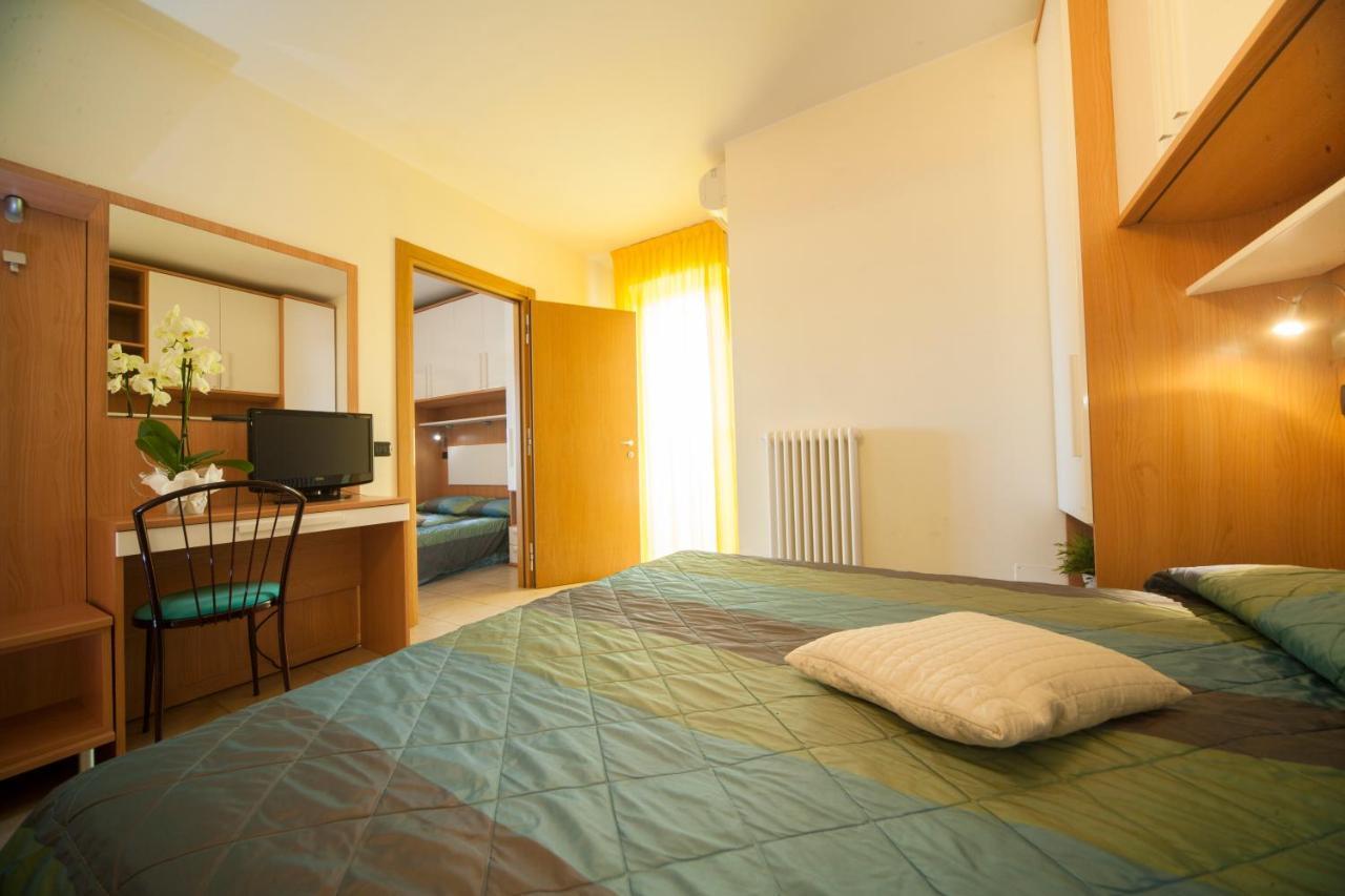 Residence Il Capodoglio Римини Экстерьер фото