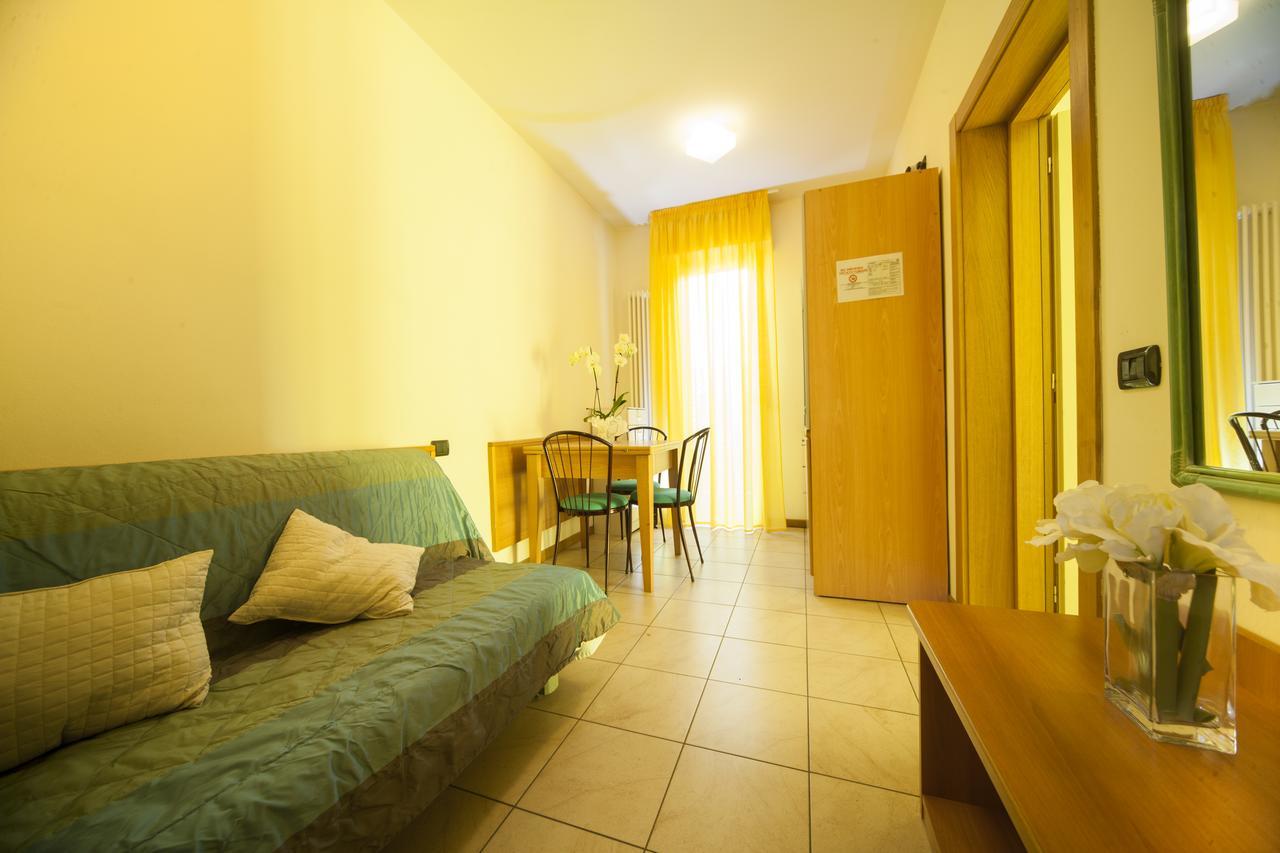 Residence Il Capodoglio Римини Экстерьер фото