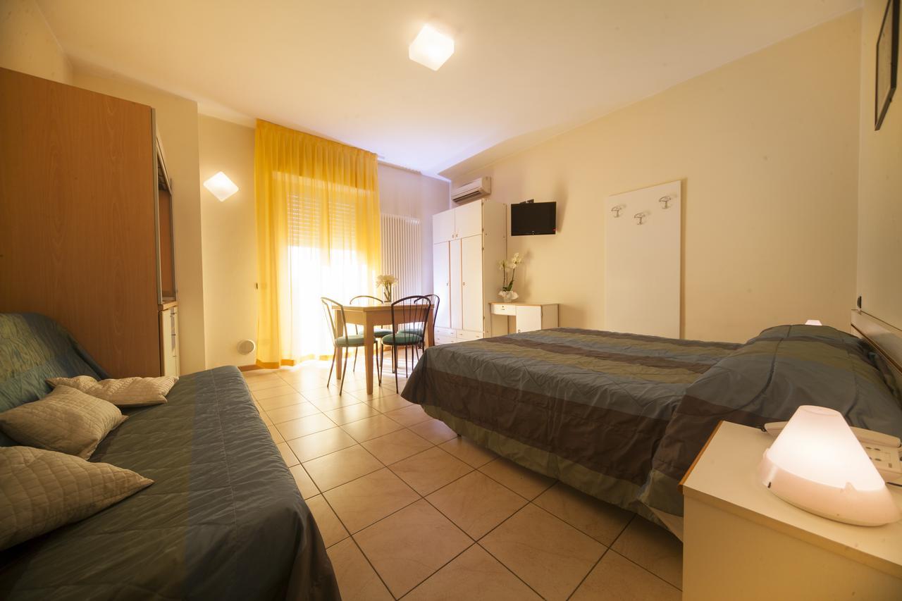 Residence Il Capodoglio Римини Экстерьер фото